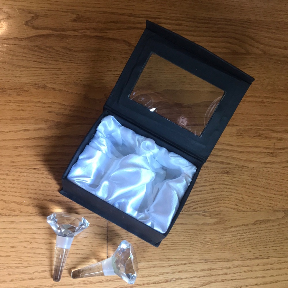NEW - Oleg Cassini Crystal Bottle Stoppers